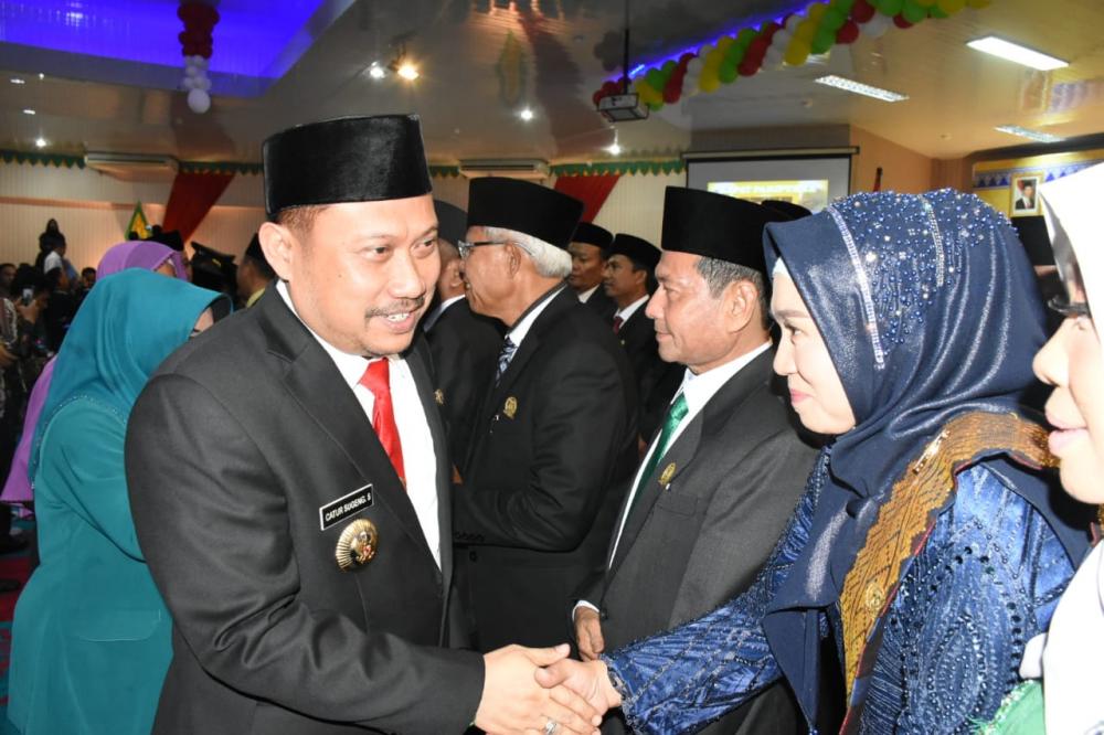 1571212899-RiauBertuah co-Bupati Kampar H Catur Sugeng, SH Hadiri Pelantikan Anggota DPRD Kampar